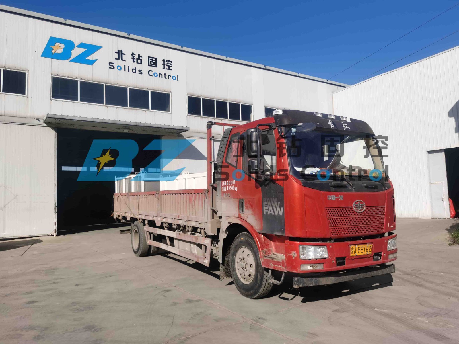 北鉆固控非標(biāo)罐體及負壓固體輸送機發(fā)往國內(nèi)各項目現(xiàn)場